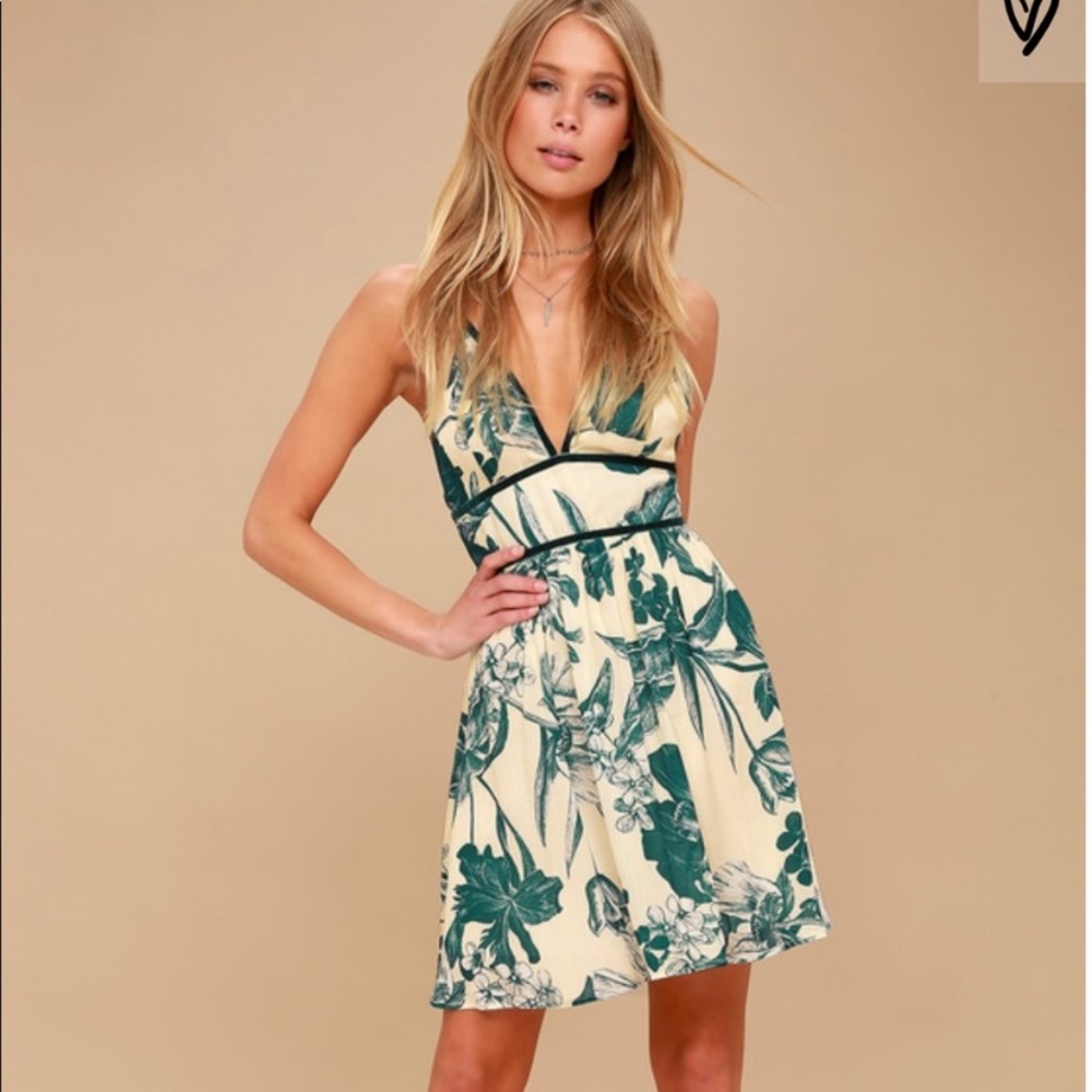 Lulu floral dress xs new with tags